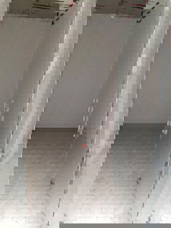 Retail Shop For Sale in Paramount Golfforeste