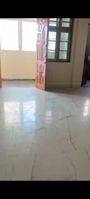 Room in 6+ BHK Independent House at Sushant Golf City – for Rent