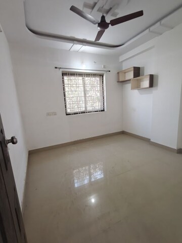 Room in 3 BHK Apartment at Venkat Enclave Hitech City, Hi Tech City – for Rent