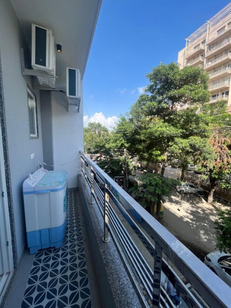 Balcony, as-tower 1 RK 400 Sq.Ft. Builder Floor In Sector 45 Gurgaon 9854269