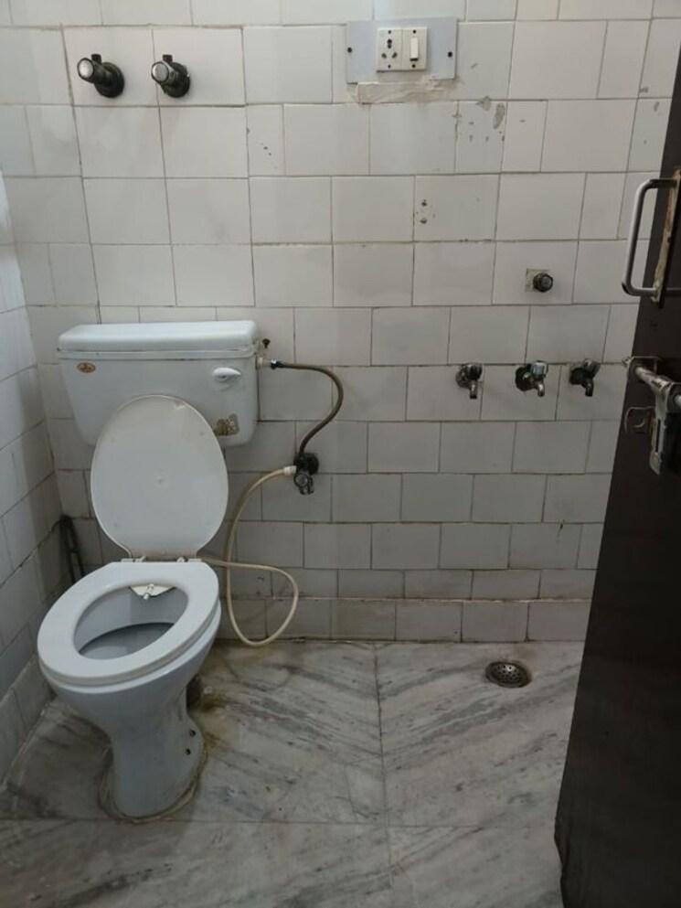 Bathroom, sector 11 2.5 Bedroom 950 Sq.Ft. Independent House In Sector 11 Noida 9854272