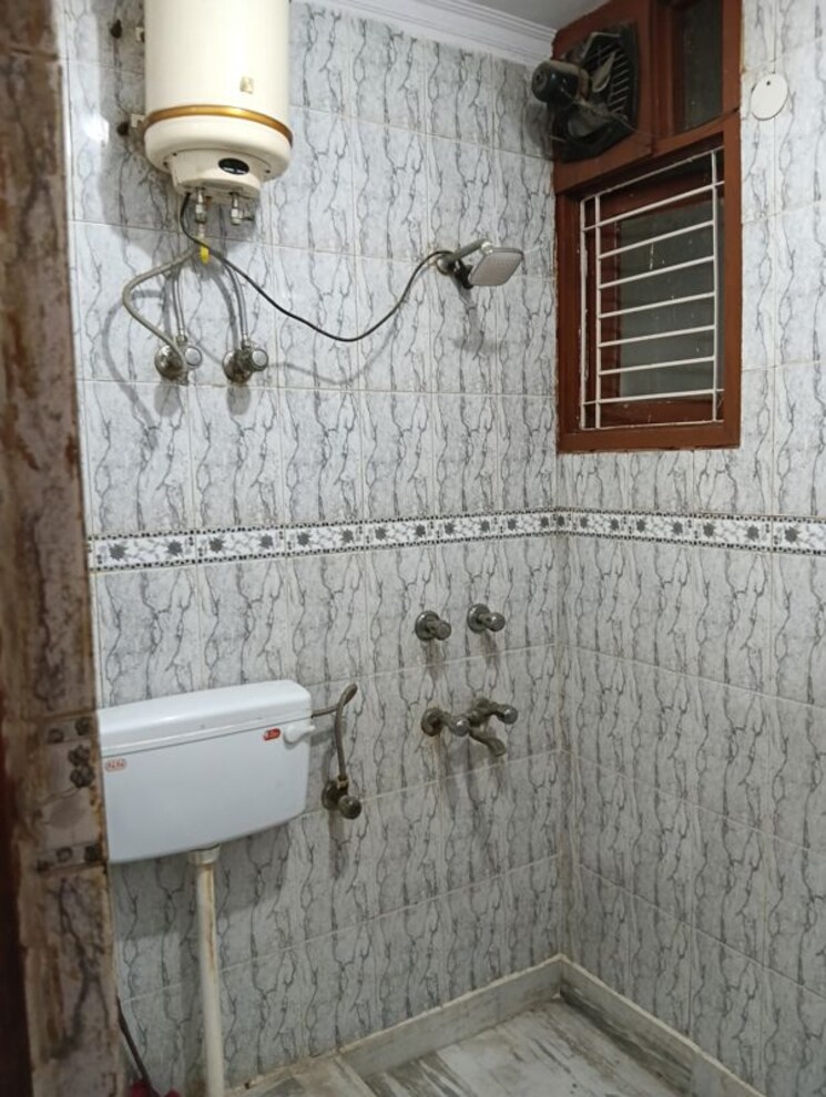 Bathroom, malviya nagar 2 Bedroom 700 Sq.Ft. Builder Floor In Malviya Nagar Delhi 9854307
