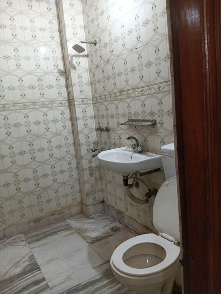 Bathroom, malviya nagar 2 Bedroom 700 Sq.Ft. Builder Floor In Malviya Nagar Delhi 9854307