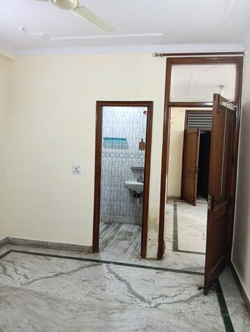 Room in 2 BHK Builder Floor at Malviya Nagar – for Rent