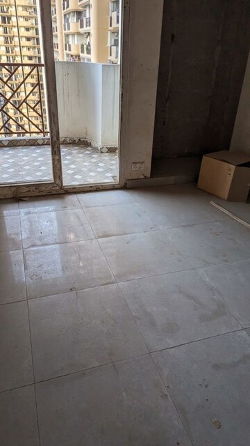 Room in 2 BHK Apartment at Saya Gold Avenue, Vaibhav Khand – for Rent