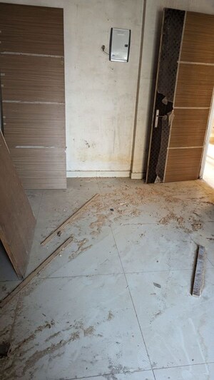 Room in 2 BHK Apartment at Saya Gold Avenue, Vaibhav Khand – for Rent