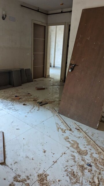 Room in 2 BHK Apartment at Saya Gold Avenue, Vaibhav Khand – for Rent