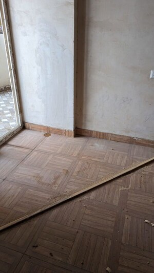 Room in 2 BHK Apartment at Saya Gold Avenue, Vaibhav Khand – for Rent