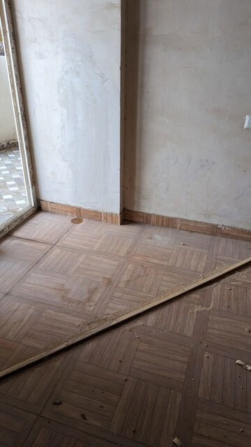 Room in 2 BHK Apartment at Saya Gold Avenue, Vaibhav Khand – for Rent