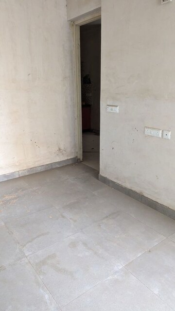 Room in 2 BHK Apartment at Saya Gold Avenue, Vaibhav Khand – for Rent
