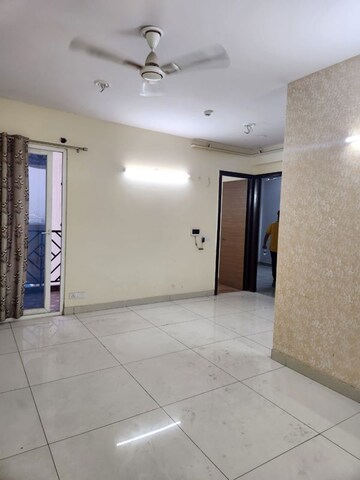 2 BHK Apartment For Rent in Saya Gold Avenue, Vaibhav Khand