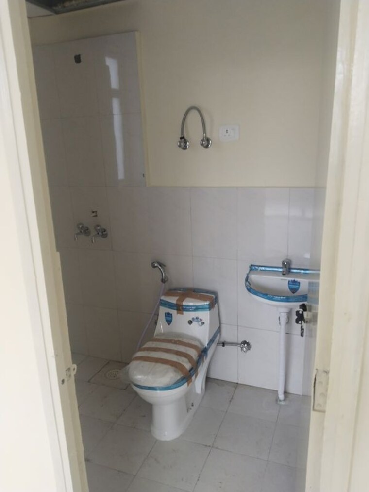 Bathroom, mrg-ultimus 2 Bedroom 704 Sq.Ft. Apartment In Sector 90 Gurgaon 9854311