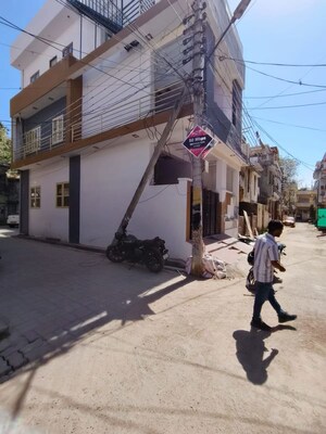 Parking in 2 BHK Independent House at Metro City, Gomti Nagar – for Rent