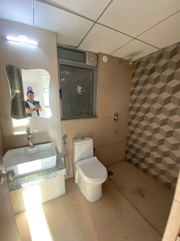 Bathroom, lodha-splendora 2.5 Bedroom 1003 Sq.Ft. Apartment In Ghodbunder Road Thane 9854314