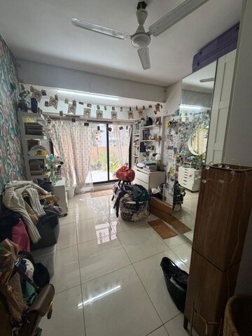 Team Area in 2.5 BHK Apartment at Shree New Vaishali Apartment, Kandivali West – for Sale