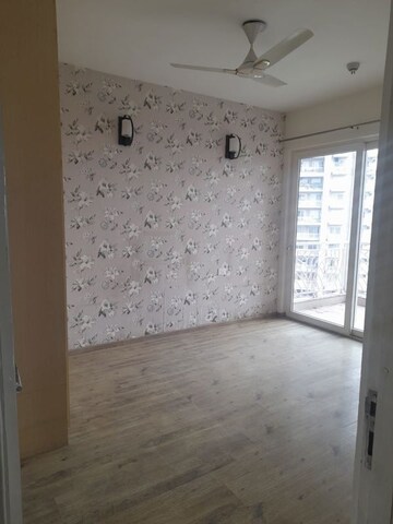 Room in 3 BHK Apartment at AIPL The Peaceful Homes, Sector 70a – for Rent