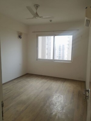 Room in 3 BHK Apartment at AIPL The Peaceful Homes, Sector 70a – for Rent