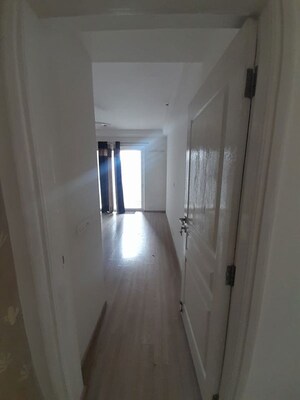 Room in 3 BHK Apartment at AIPL The Peaceful Homes, Sector 70a – for Rent