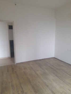 Room in 3 BHK Apartment at AIPL The Peaceful Homes, Sector 70a – for Rent