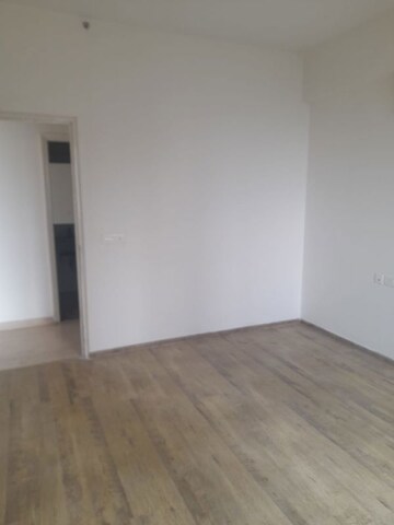 Room in 3 BHK Apartment at AIPL The Peaceful Homes, Sector 70a – for Rent