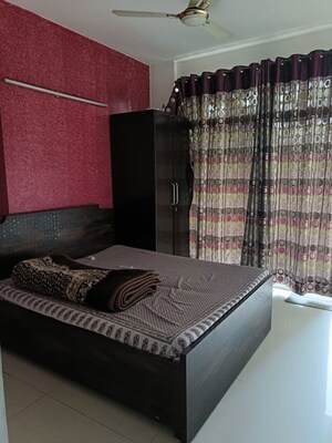 Bedroom in 4 BHK Apartment at Sector 39 – for Rent
