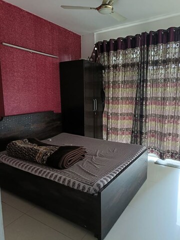 Bedroom in 4 BHK Apartment at Sector 39 – for Rent