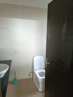 Bathroom in 4 BHK Apartment at Sector 39 – for Rent