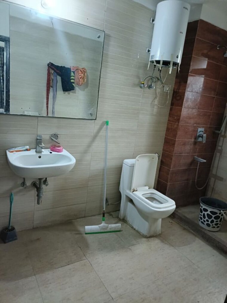 Bathroom, sector 39 4 Bedroom 3000 Sq.Ft. Apartment In Sector 39 Gurgaon 9854281