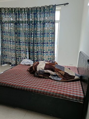 Bedroom in 4 BHK Apartment at Sector 39 – for Rent