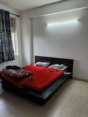 Bedroom in 4 BHK Apartment at Sector 39 – for Rent