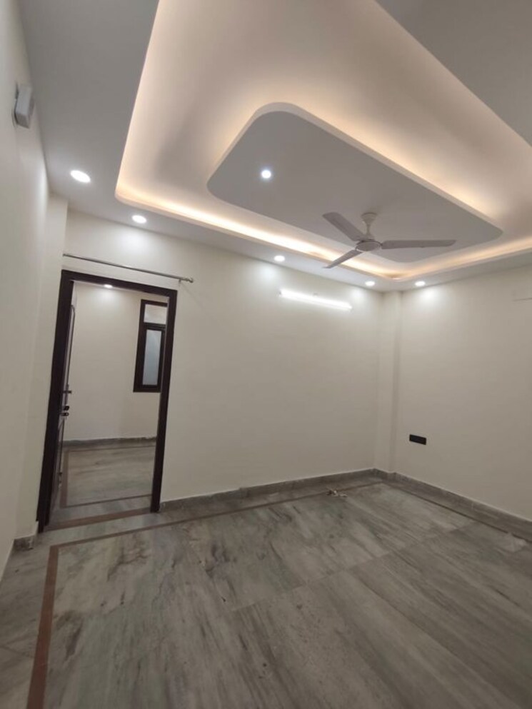 Room, govindpuri 2 Bedroom 70 Sq.Yd. Builder Floor In Govindpuri Delhi 9854344