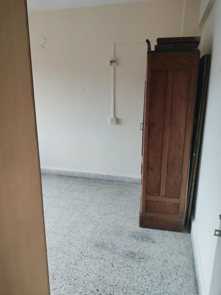 Room, vishrantwadi 2 Bedroom 1000 Sq.Ft. Apartment In Vishrantwadi Pune 9854351