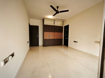 Room in 3 BHK Apartment at RNA Continental, Chembur – for Rent