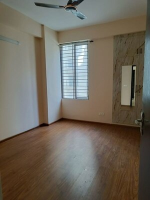 Room in 3 BHK Apartment at Amrapali Dream Valley, Tech Zone 4 Greater Noida – for Rent