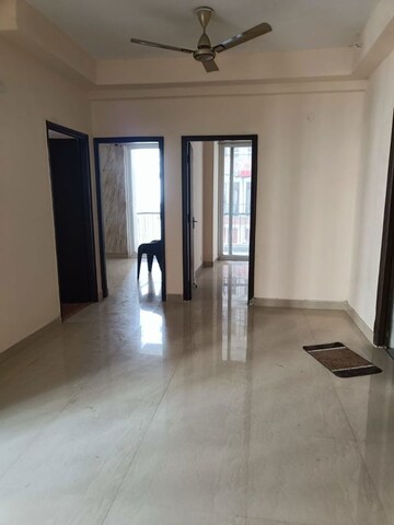 Room in 3 BHK Apartment at Amrapali Dream Valley, Tech Zone 4 Greater Noida – for Rent