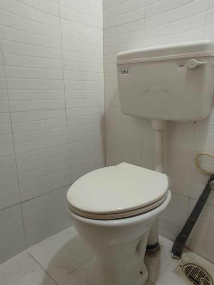 Bathroom, vasant vihar 2 Bedroom 750 Sq.Ft. Apartment In Vasant Vihar Thane 9854392