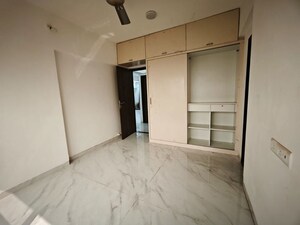 Room in 3 BHK Apartment at Vishwa Bhuvan, Chembur – for Rent