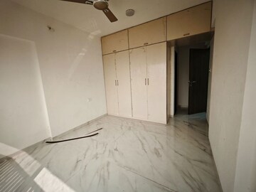 Room in 3 BHK Apartment at Vishwa Bhuvan, Chembur – for Rent