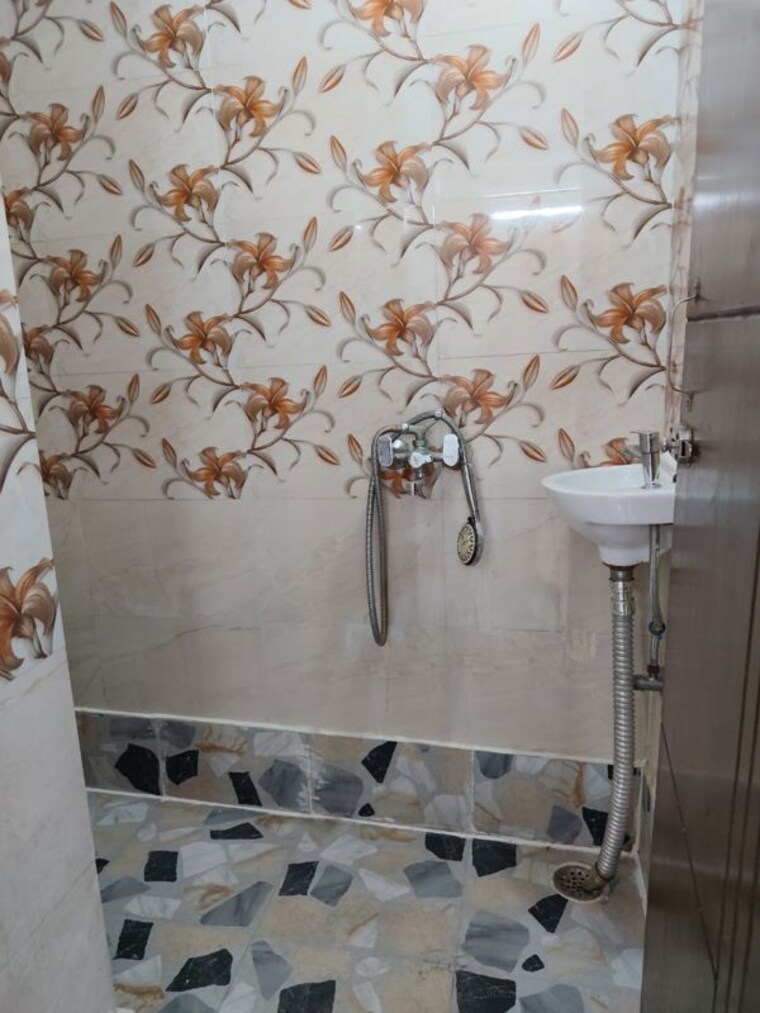 Bathroom, govindpuri 2 Bedroom 450 Sq.Ft. Builder Floor In Govindpuri Delhi 9854403