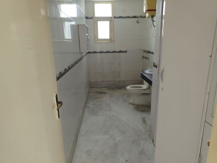 Bathroom, sector 45 4 Bedroom 2750 Sq.Ft. Apartment In Sector 45 Gurgaon 9854387