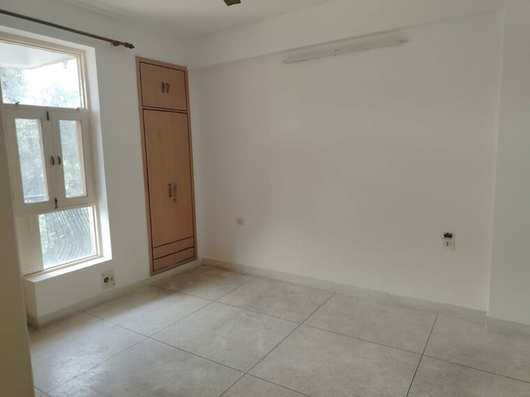 Room, sector 45 4 Bedroom 2750 Sq.Ft. Apartment In Sector 45 Gurgaon 9854387