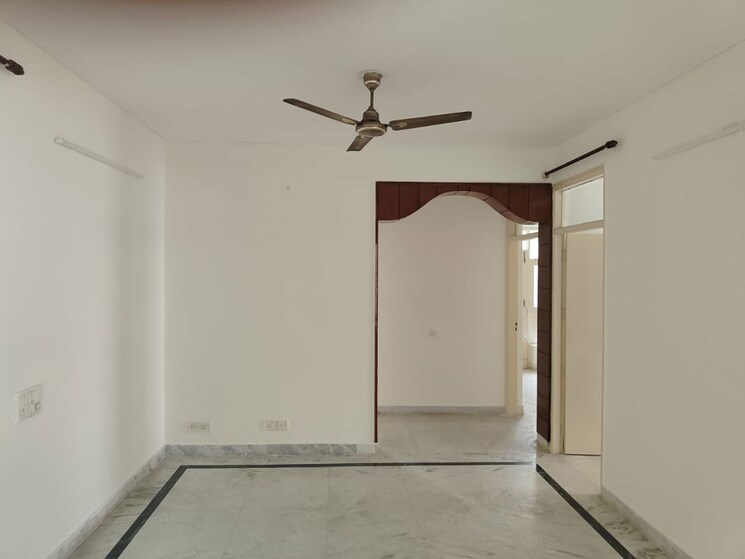 Room, sector 45 4 Bedroom 2750 Sq.Ft. Apartment In Sector 45 Gurgaon 9854387