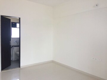 Room in 2 BHK Apartment at Nyati Meadows, Wadgaon Sheri – for Rent