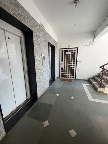 Building Lobby in 2 BHK Builder Floor at Ansal Plaza Sector-23, Sector 23 – for Rent