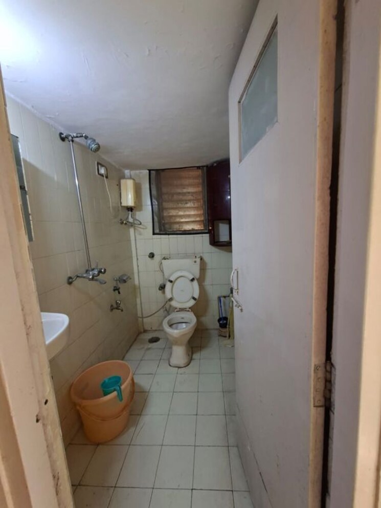 Bathroom, ekta-rock-garden 2 Bedroom 650 Sq.Ft. Apartment In Dahisar West Mumbai 9854457