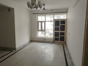 Room in 3 BHK Apartment at Doordarshan Apartment, Sector 45 – for Rent