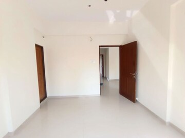 Room in 2 BHK Apartment at Lucky House, Chembur – for Rent