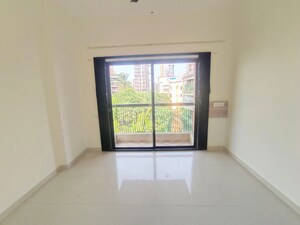 Room in 2 BHK Apartment at Lucky House, Chembur – for Rent