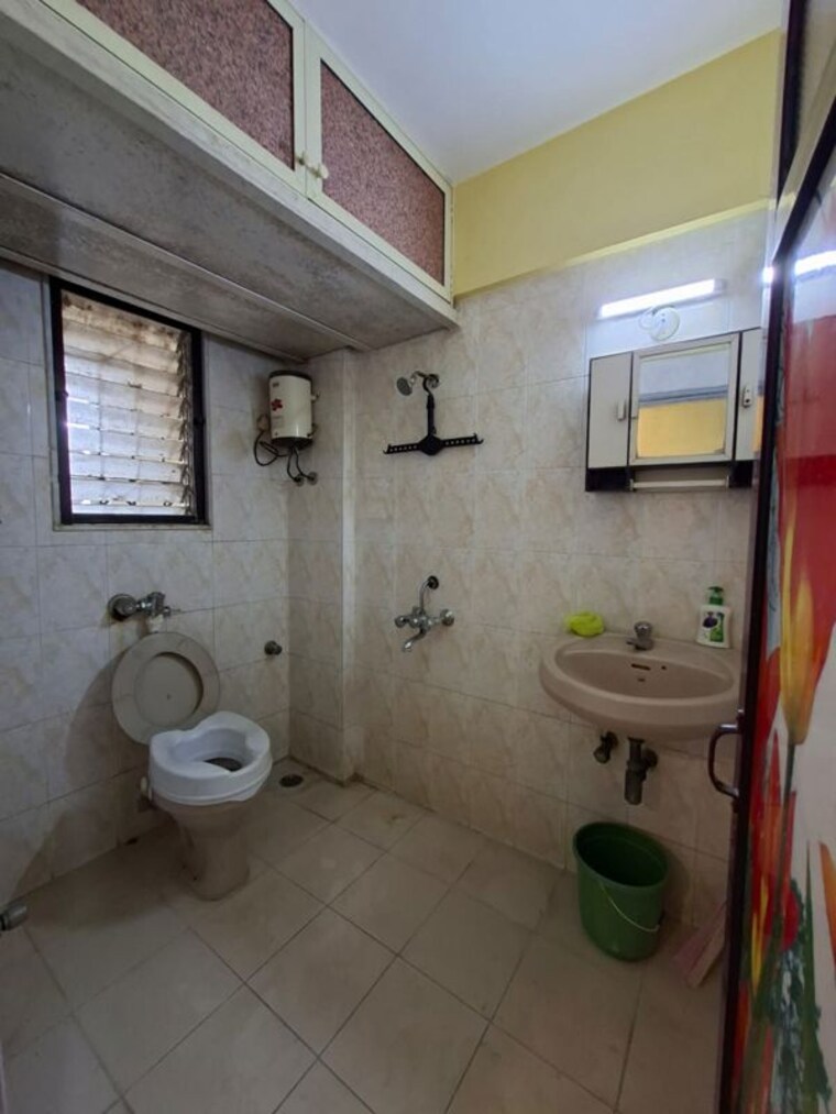 Bathroom, borivali west 2 Bedroom 650 Sq.Ft. Apartment In Borivali West Mumbai 9854475