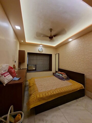 Bedroom in 2 BHK Apartment at Borivali West – for Rent